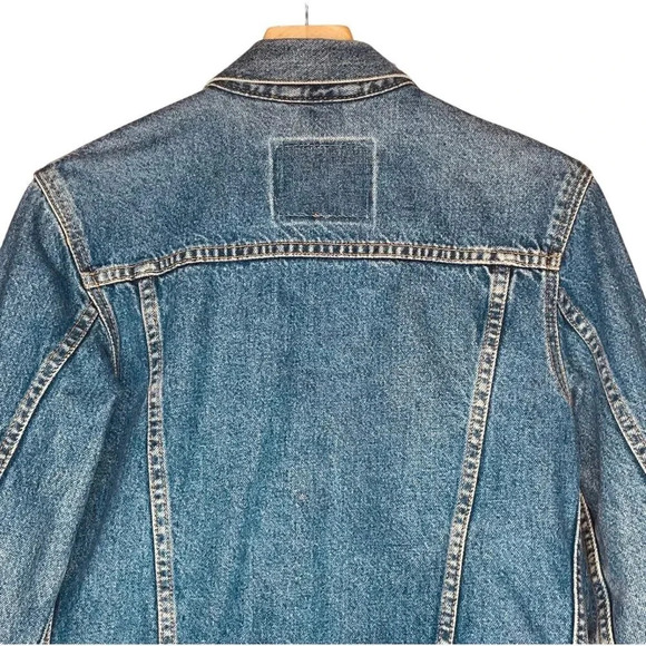 Vintage Levi’s Women's Medium Wash ‘70s Two Pocket Denim Trucker Jacket - Picture 10 of 11